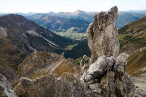windows spotlight images as desktop background (2)-1500